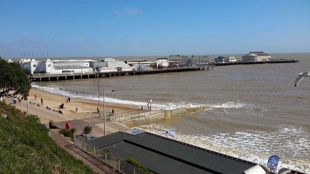 The Sandrock Clacton-on-Sea Exterior photo