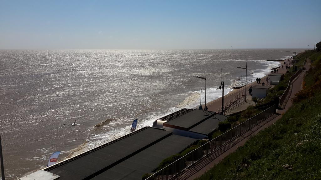 The Sandrock Clacton-on-Sea Exterior photo
