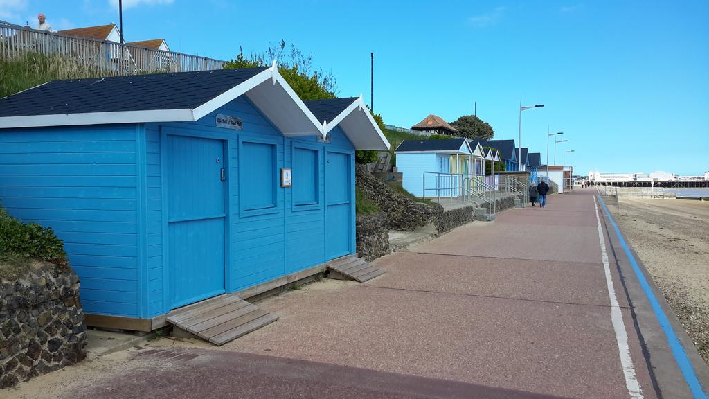 The Sandrock Clacton-on-Sea Exterior photo