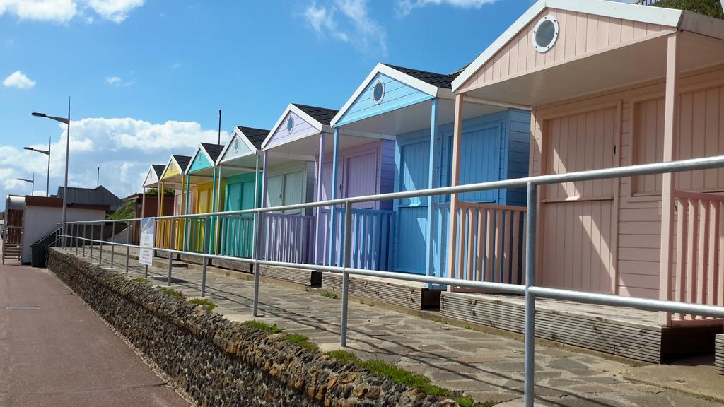 The Sandrock Clacton-on-Sea Exterior photo