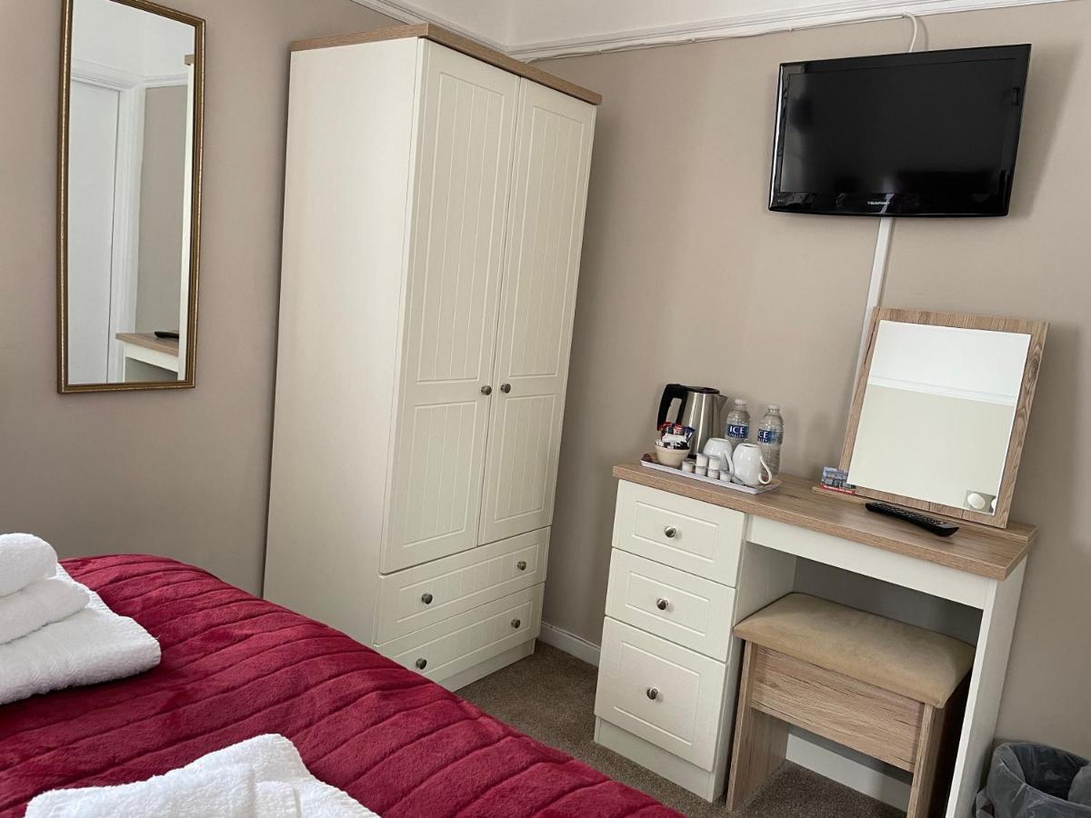 The Sandrock Clacton-on-Sea Exterior photo