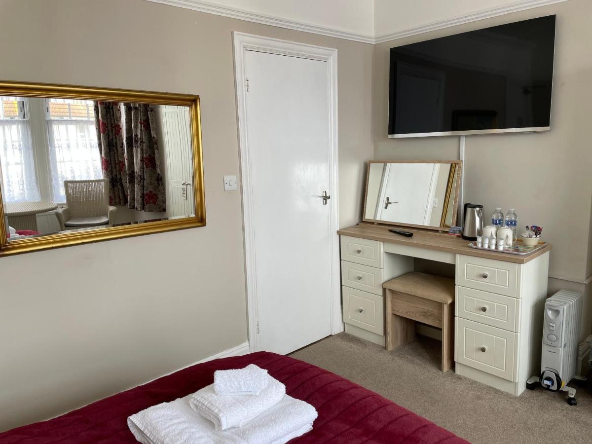 The Sandrock Clacton-on-Sea Exterior photo