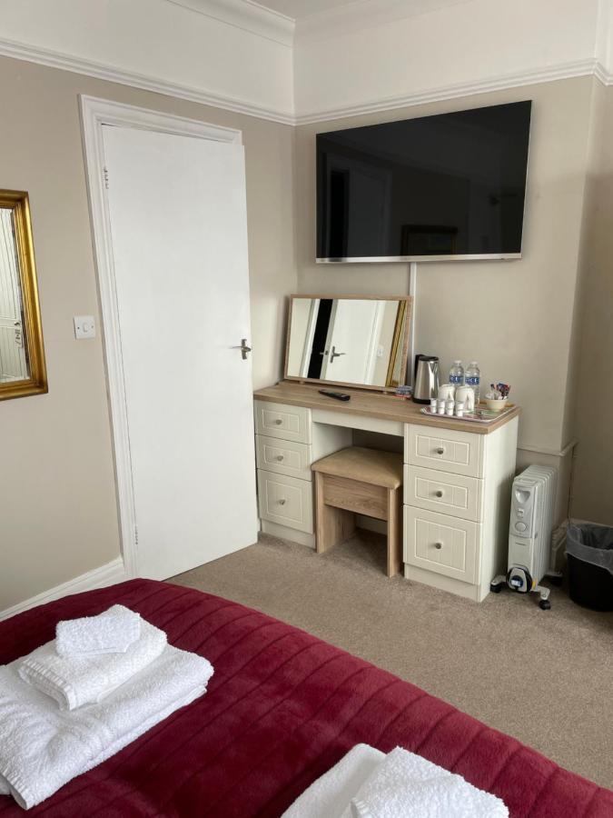 The Sandrock Clacton-on-Sea Exterior photo